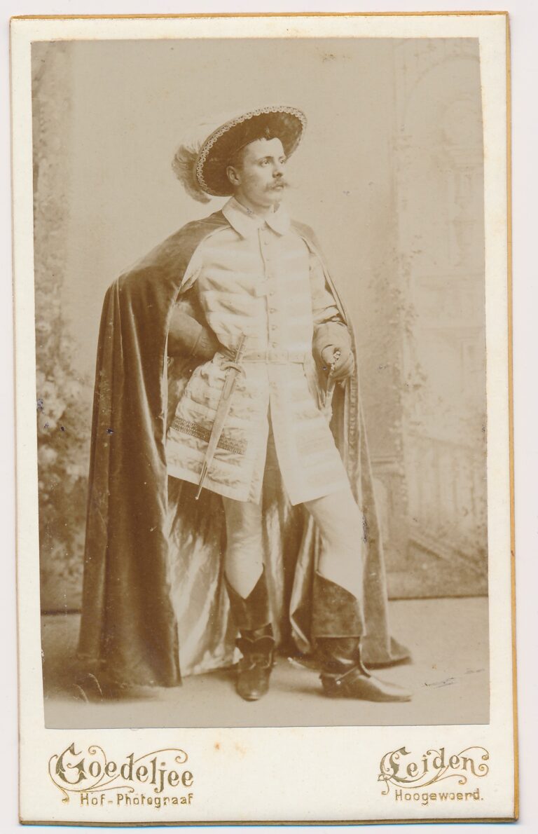 Foto van Dhr. Reyst, Goedeljee, Hof-Photograaf, Leiden