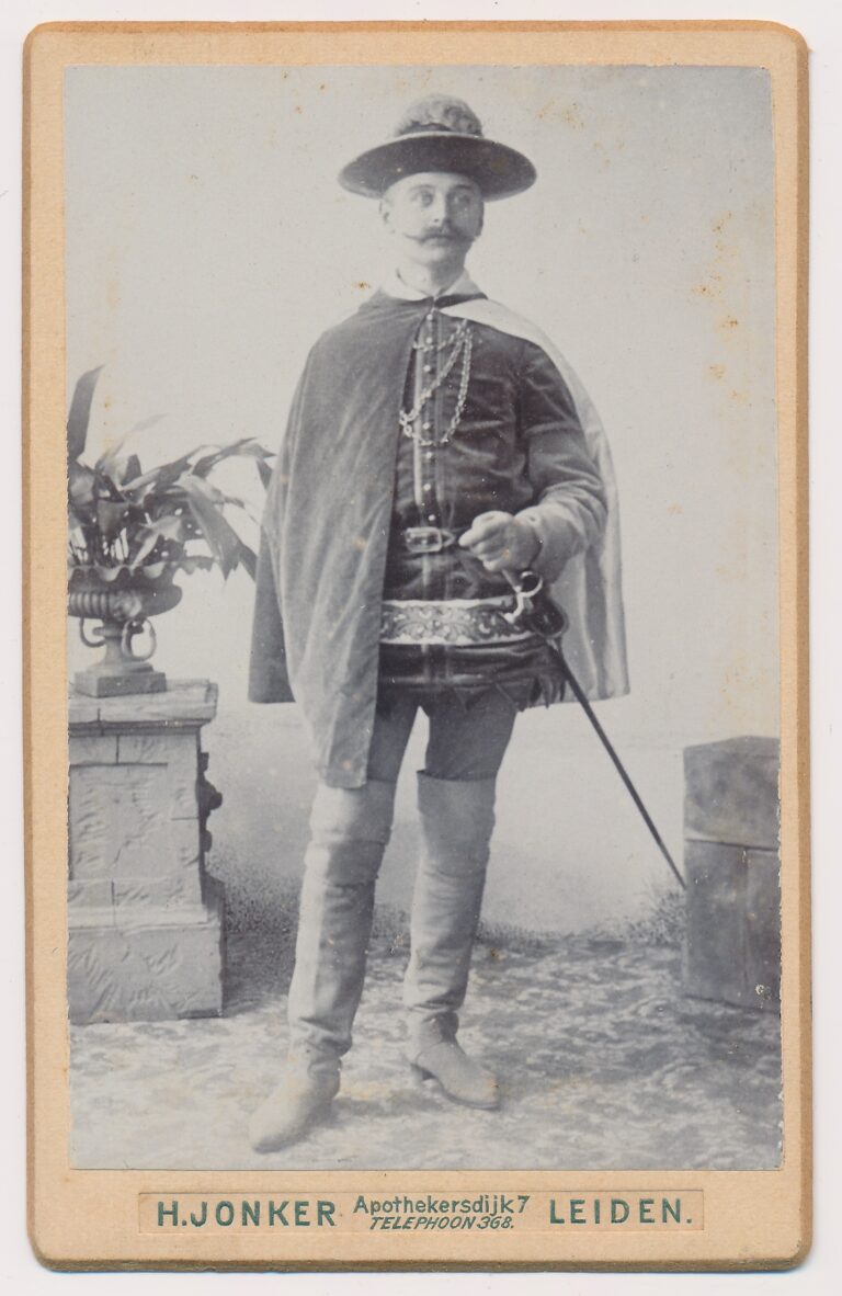Foto van Mr. J.H. Vlaar, H. Jonker, Apothekersdijk 7, Leiden