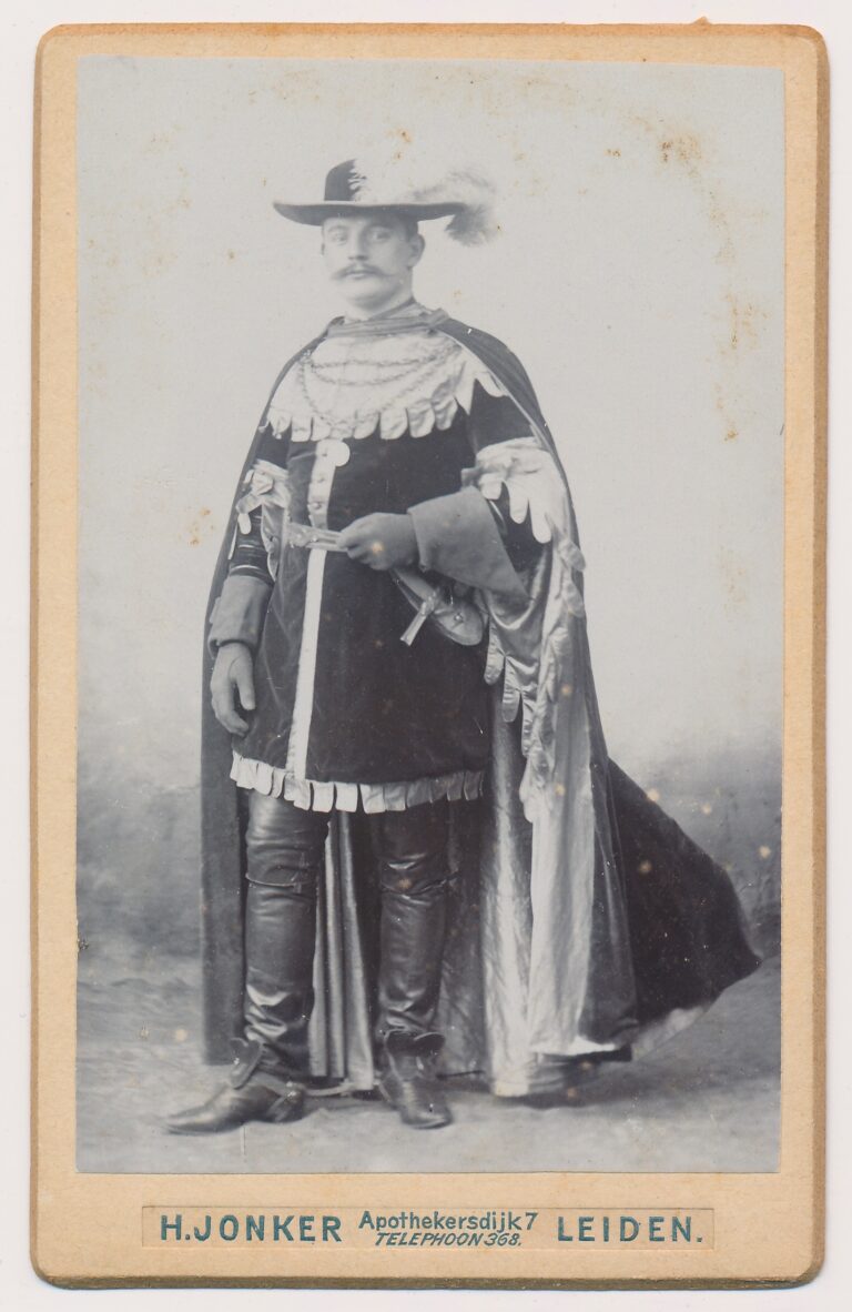 Foto van D. Albers (?), H. Jonker, Apothekersdijk 7, Leiden
