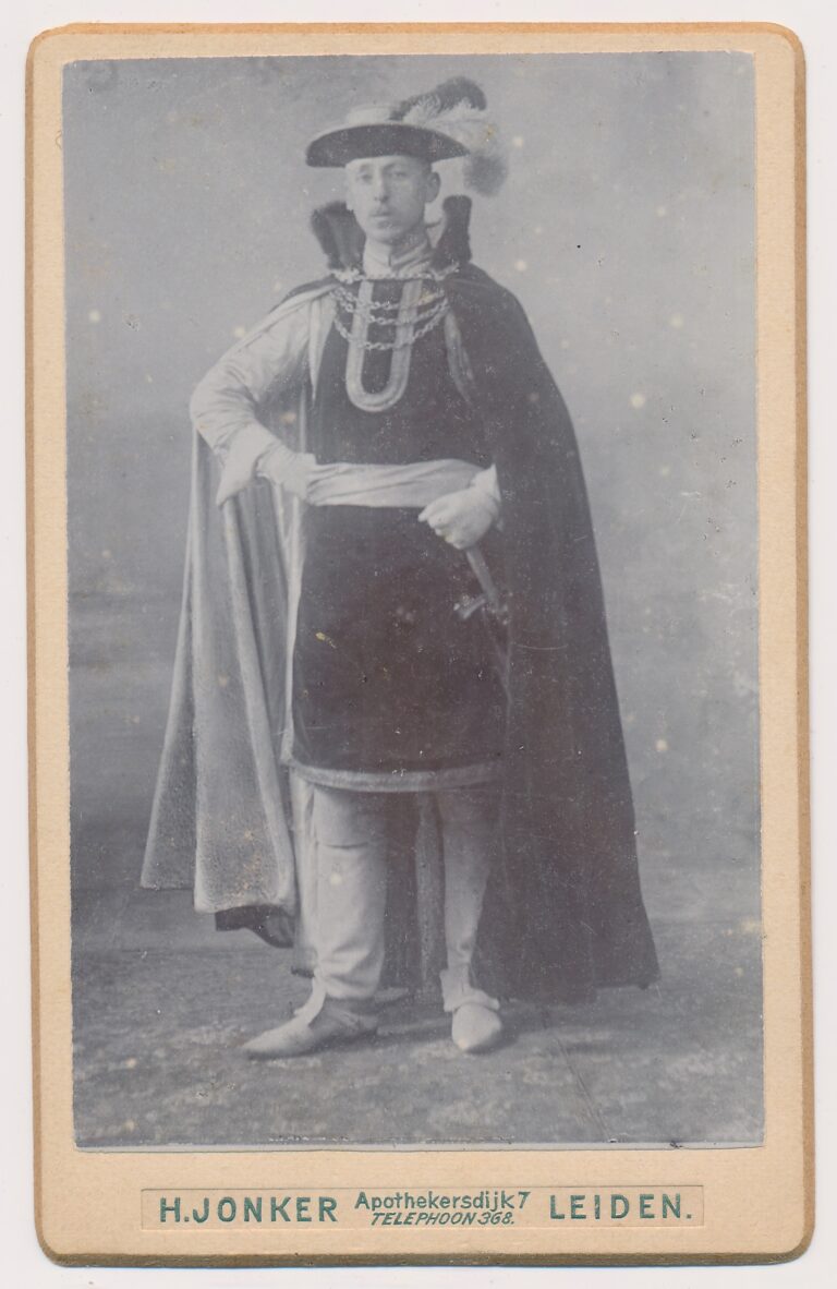 Foto van C.M.B. Grijseels, H. Jonker, Apothekersdijk 7, Leiden