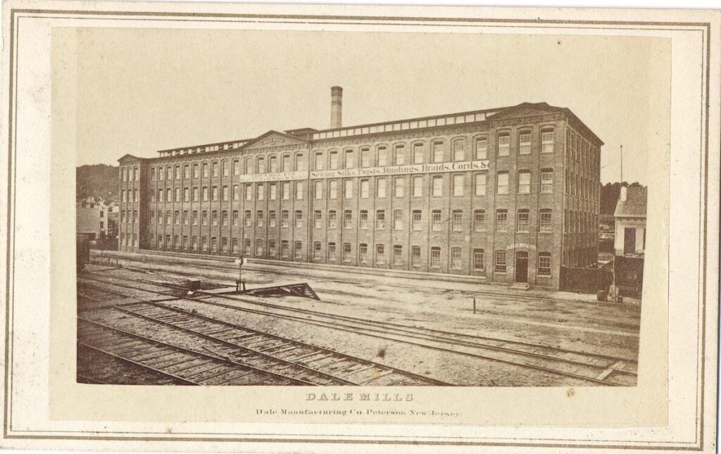 View the photos 1 van J.H. Beal: fabrieksgebouw Dale Mills, Paterson (New Jersey), New York ca. 1873