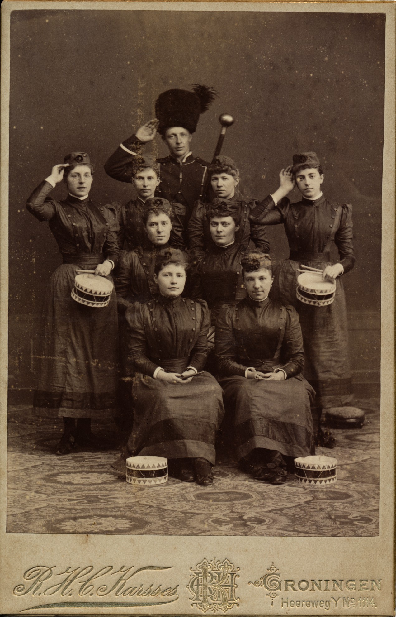 R.H.C. Karsses: dames-tamboerkorps, Groningen ca. 1893