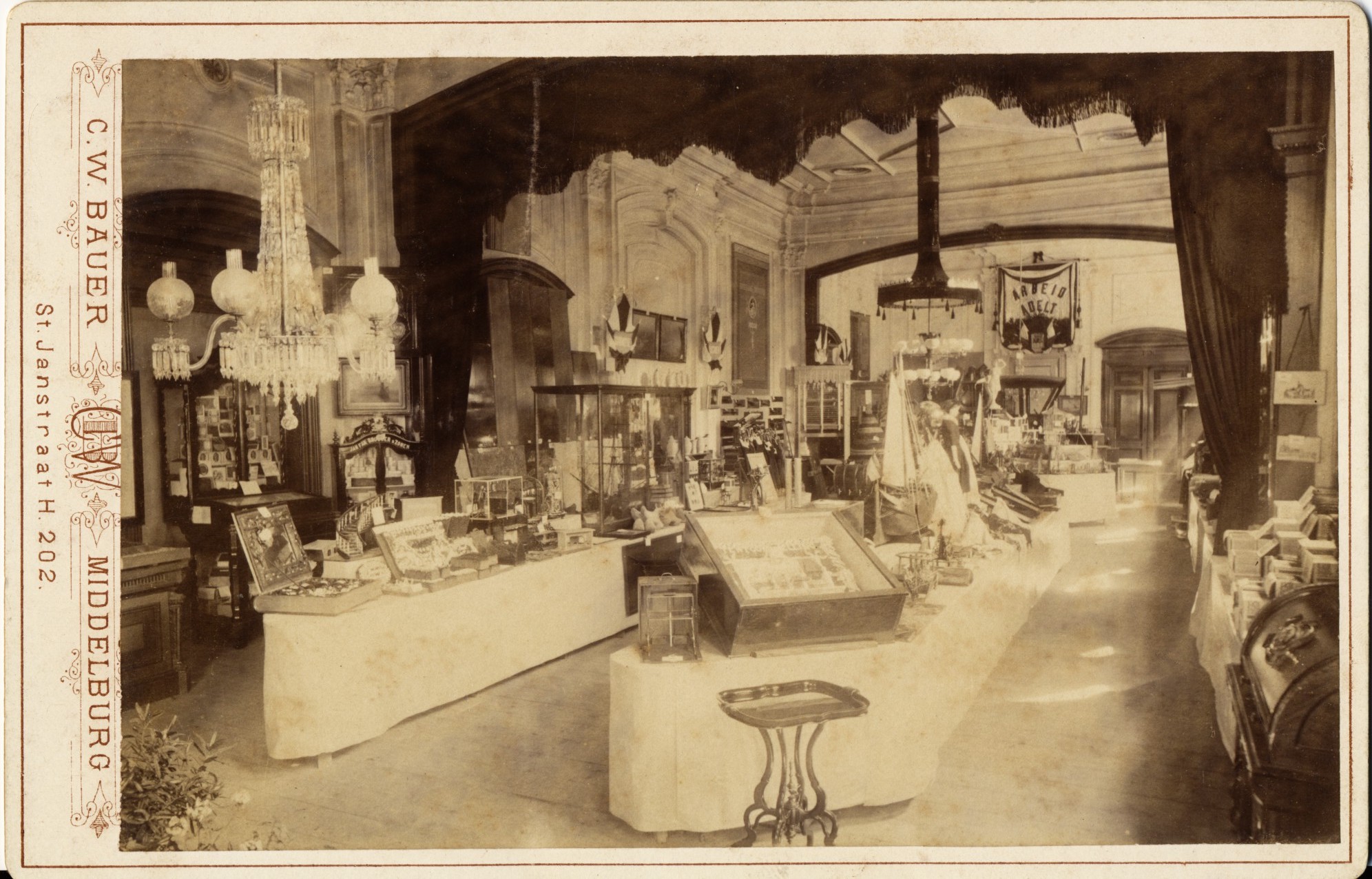 C.W. Bauer: liefdadigheidstentoonstelling te Middelburg (andere hoek), Middelburg ca. 1890