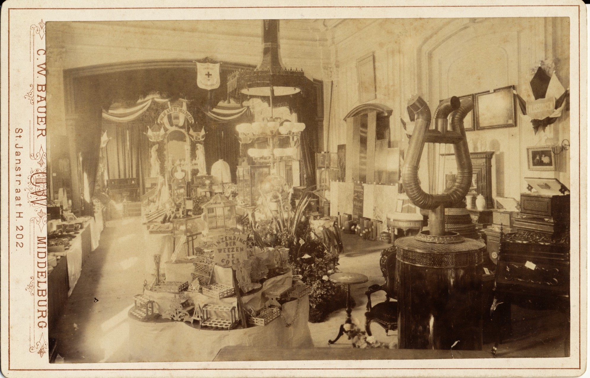 C.W. Bauer: liefdadigheidstentoonstelling te Middelburg (zaaloverzicht), Middelburg ca. 1890