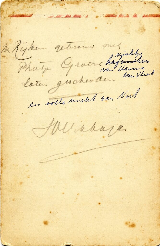 Bekijk de foto's 2 van O. Kurkdjian: gezin met baby, Soerabaja ca. 1900