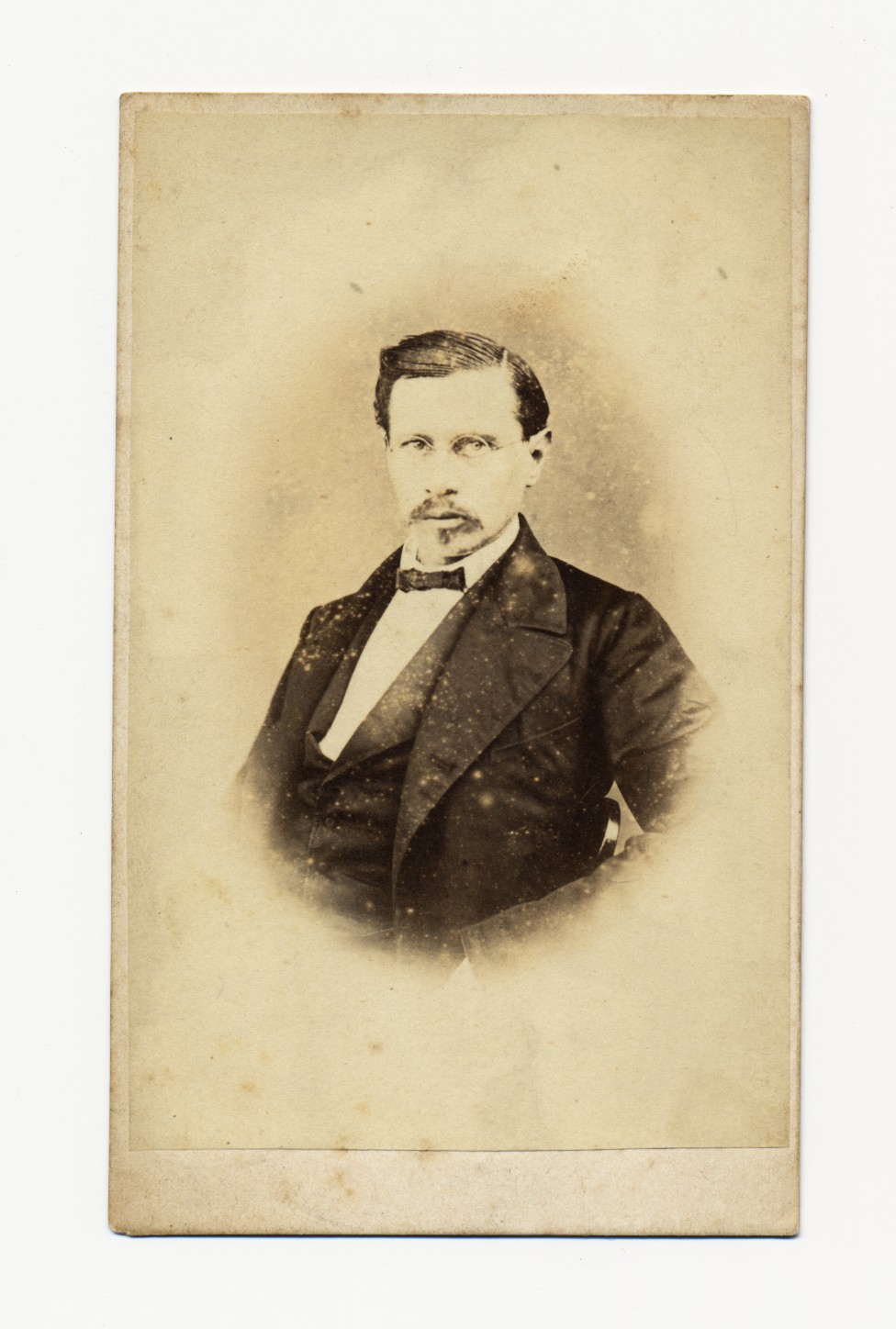 W.J. Olland & Zoon: young man with glasses, Java ca. 1885