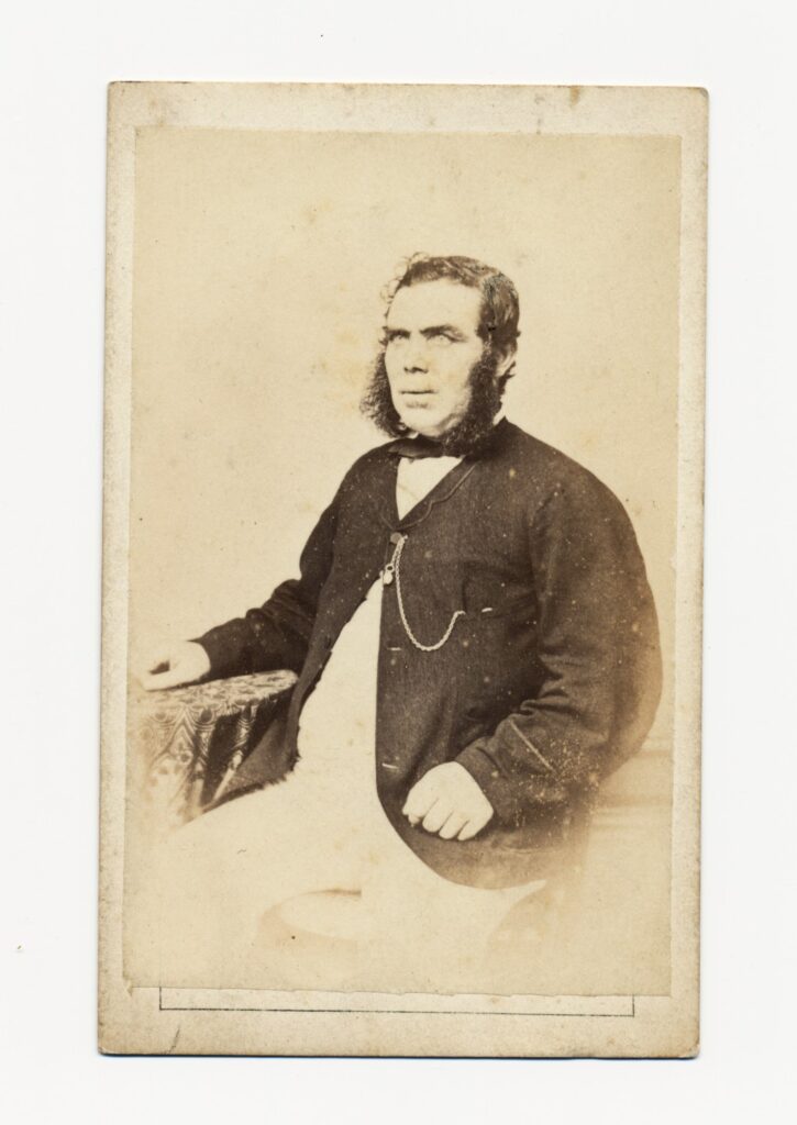 Bekijk de foto's 1 van J.B. Jasper: J. Campbell, Soerabaija ca. 1885