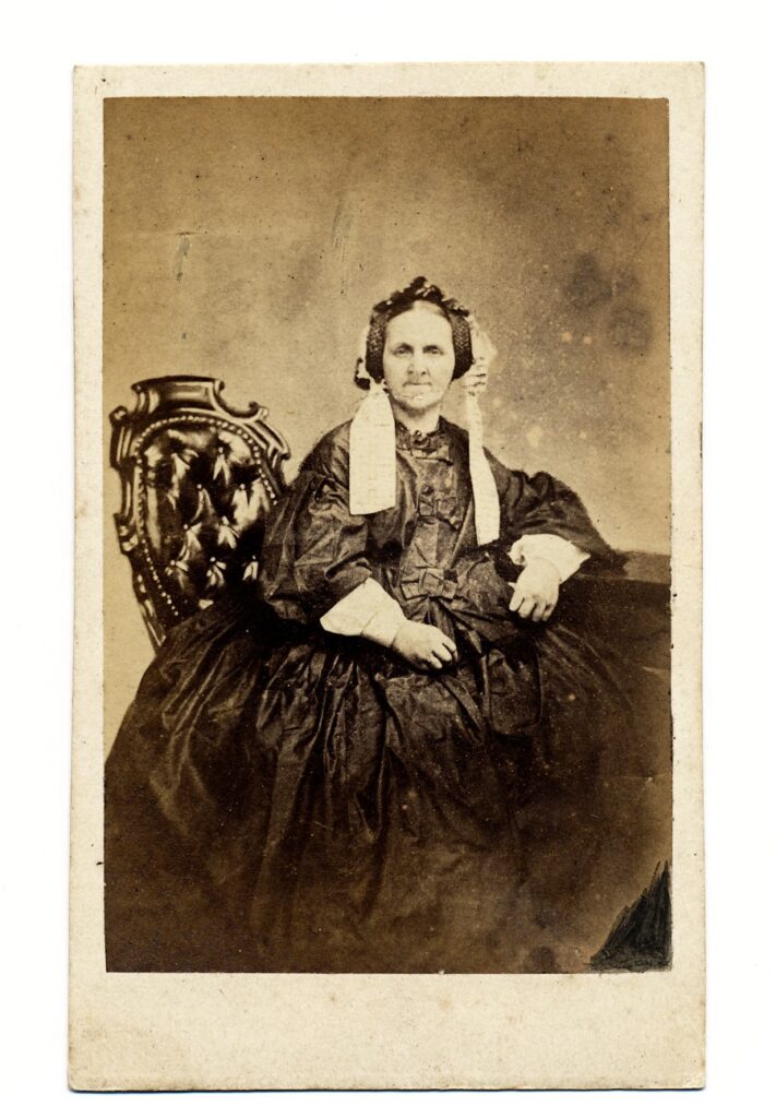 View the photos 1 van F. Kaijser: older woman in an ornate chair, Utrecht/Zwolle ca. 1878