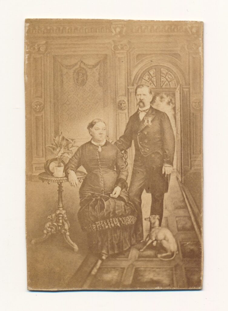 Bekijk de foto's 1 van A. Schumaker: Geïllustreerde scène met hondje, ‘s-Hertogenbosch ca. 1860