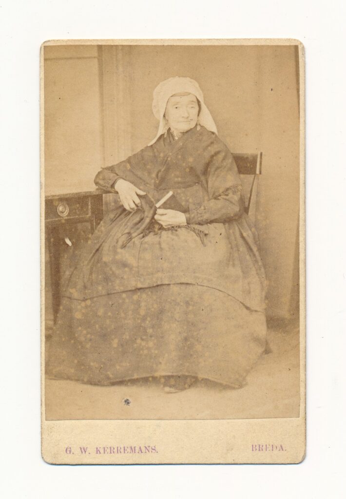 View the photos 1 van G.W. Kerremans: older woman with bonnet, Breda ca. 1888