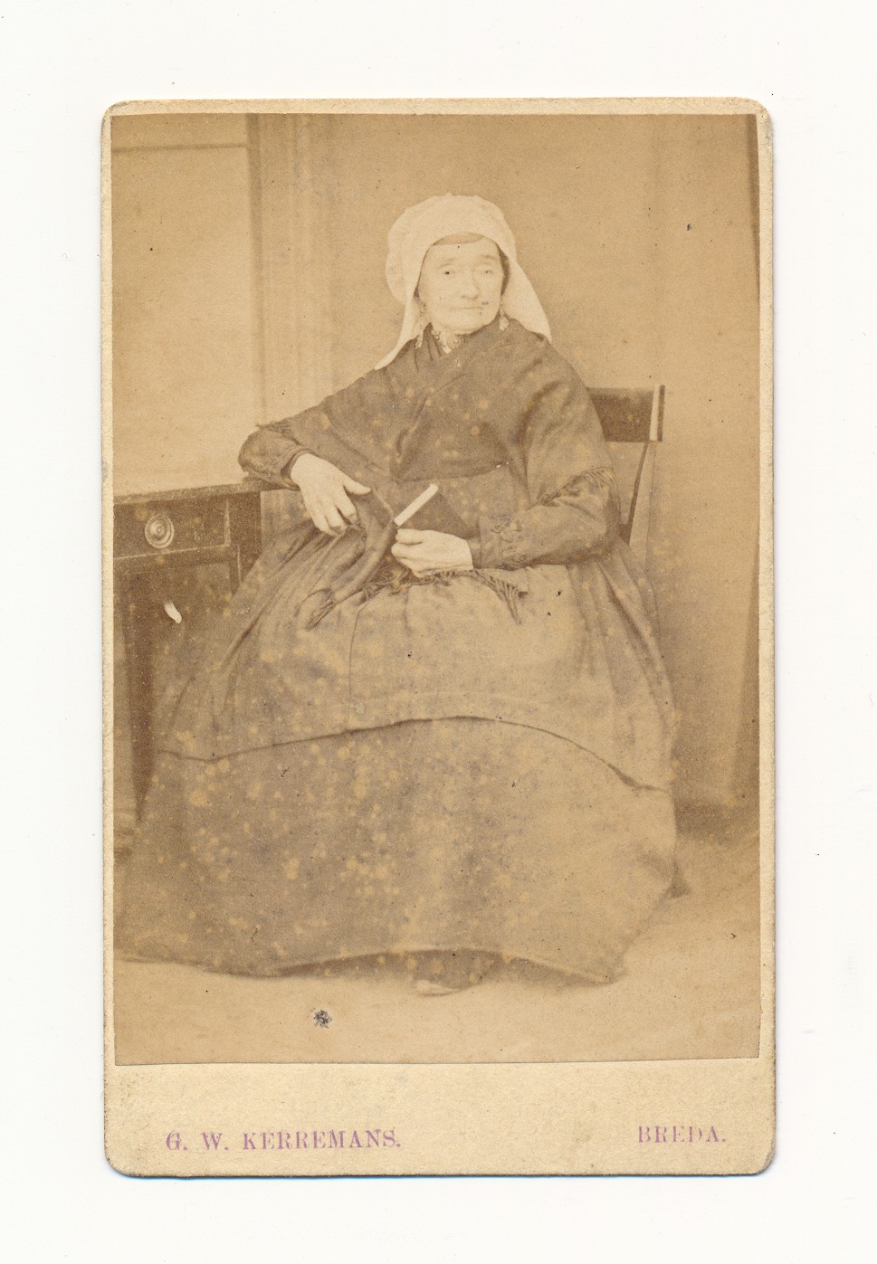 G.W. Kerremans: oudere vrouw met kap, Breda ca. 1888