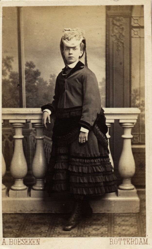 Bekijk de foto's 1 van A. Böeseken: Anna Lorié, Rotterdam ca. 1875