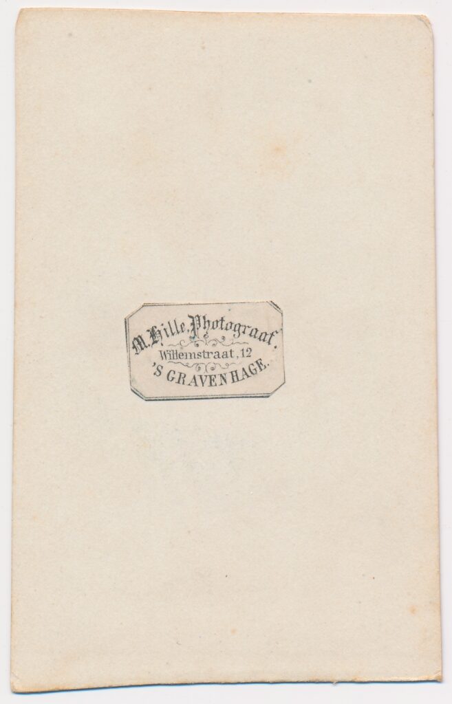 Bekijk de foto's 2 van M. Hille: twee jongens, Den Haag ca. 1863