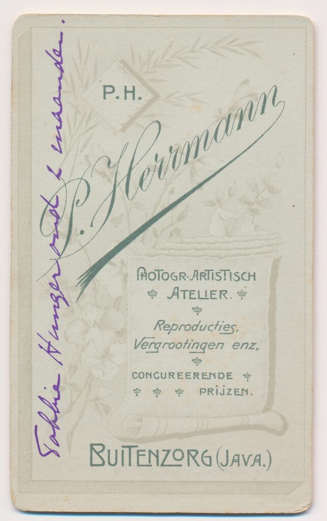 Bekijk de foto's 2 van P. Herrmann: Sophie Hunger, Buitenzorg ca. 1905