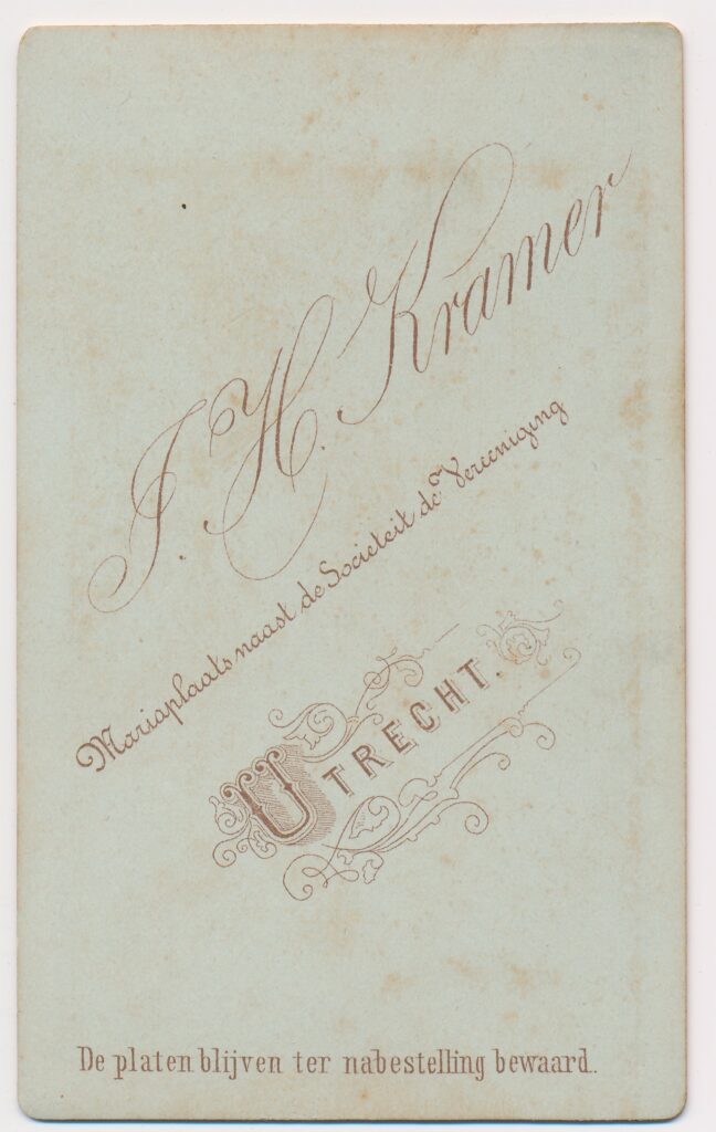 Bekijk de foto's 2 van J.H. Kramer: man in kostuum, Utrecht ca. 1880