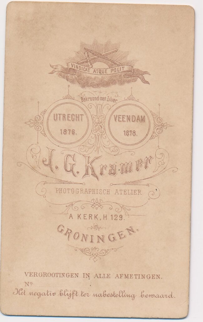 Bekijk de foto's 2 van J.G. Kramer: man in kostuum, Groningen ca. 1878