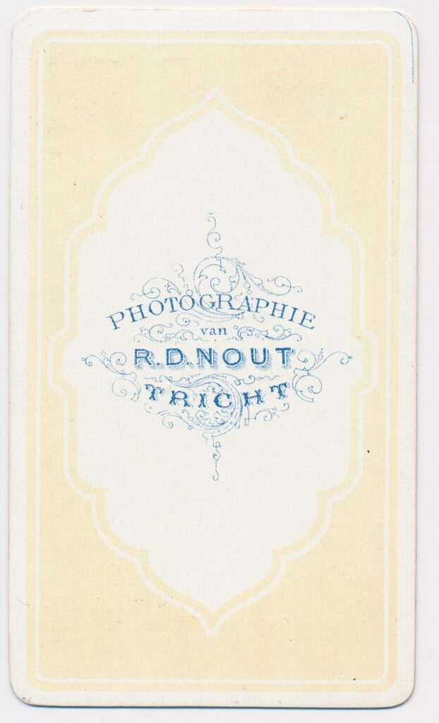 Bekijk de foto's 2 van R.D. Nout: onbekende jonge vrouw, Tricht ca. 1870