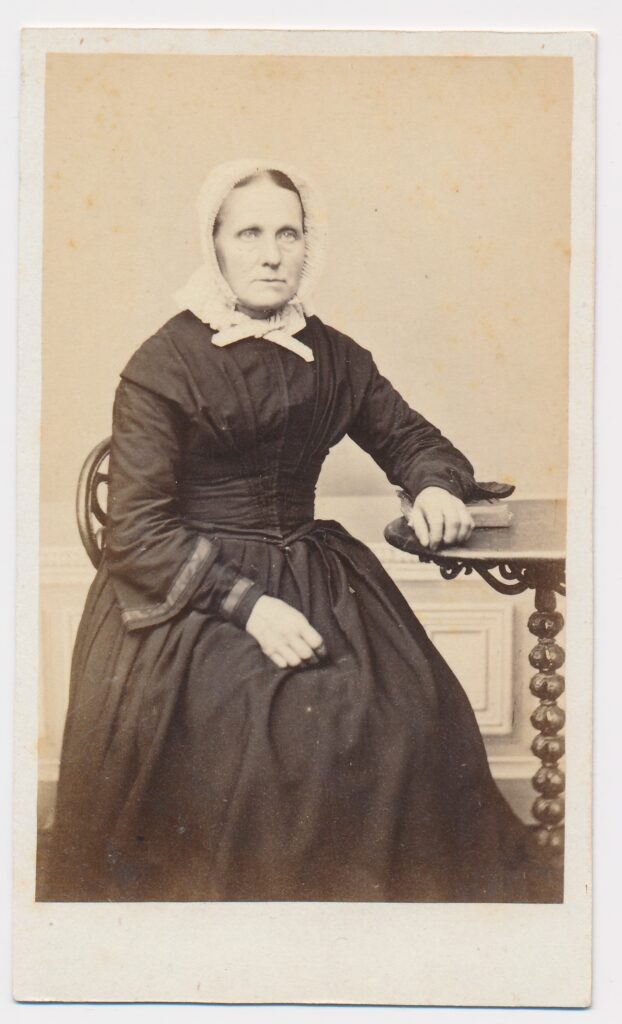 View the photos 1 van R.D. Nout: V. Versendaal, Tricht ca. 1870