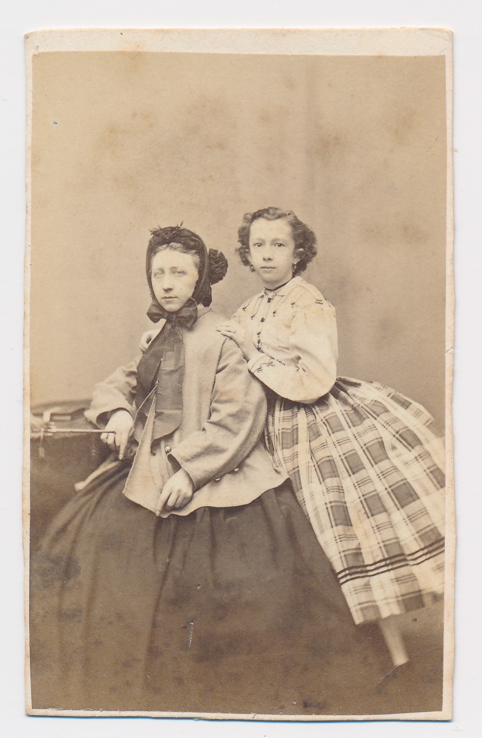 A. Greiner: twee onbekende vrouwen, Amsterdam ca. 1870