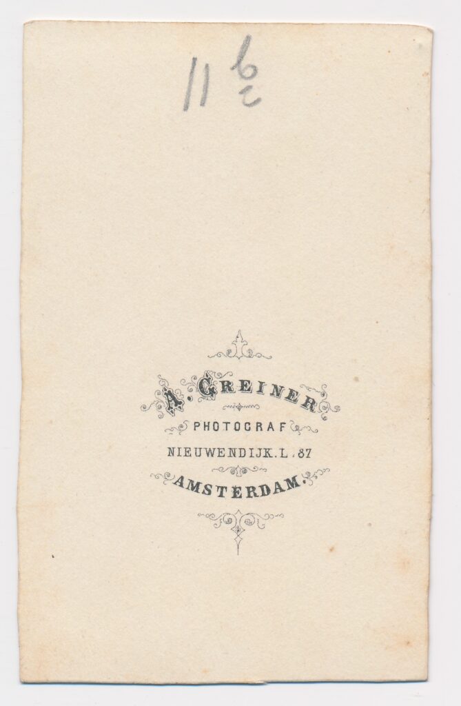 Bekijk de foto's 2 van A. Greiner: twee onbekende vrouwen, Amsterdam ca. 1870
