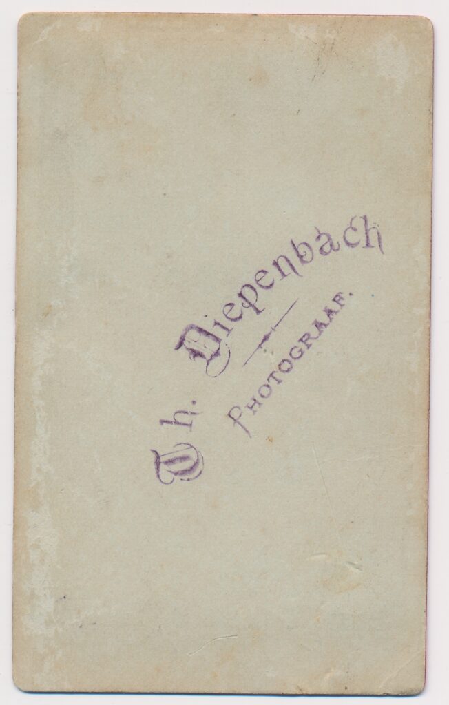 Bekijk de foto's 2 van Th. Diepenbach: kind als Johannes de Doper, ca. 1875