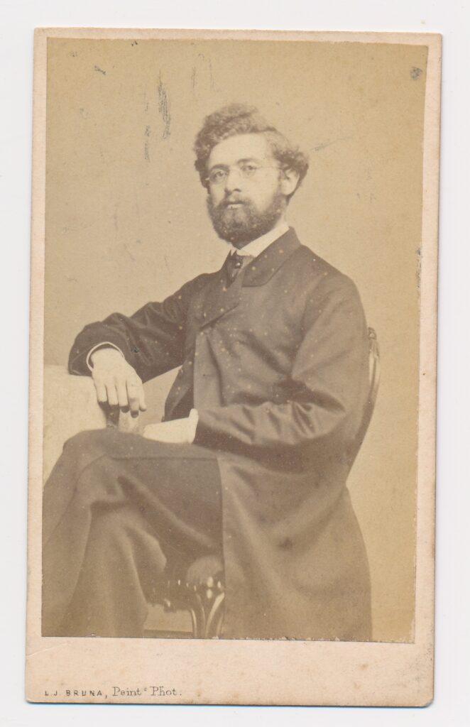Bekijk de foto's 1 van L.J. Bruna: onbekende man met bril, Enschede ca. 1875
