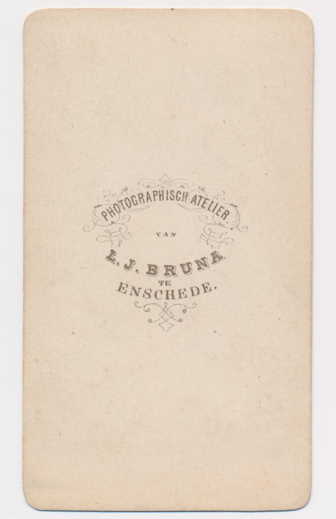 Bekijk de foto's 2 van L.J. Bruna: onbekende oudere man, Enschede ca. 1870