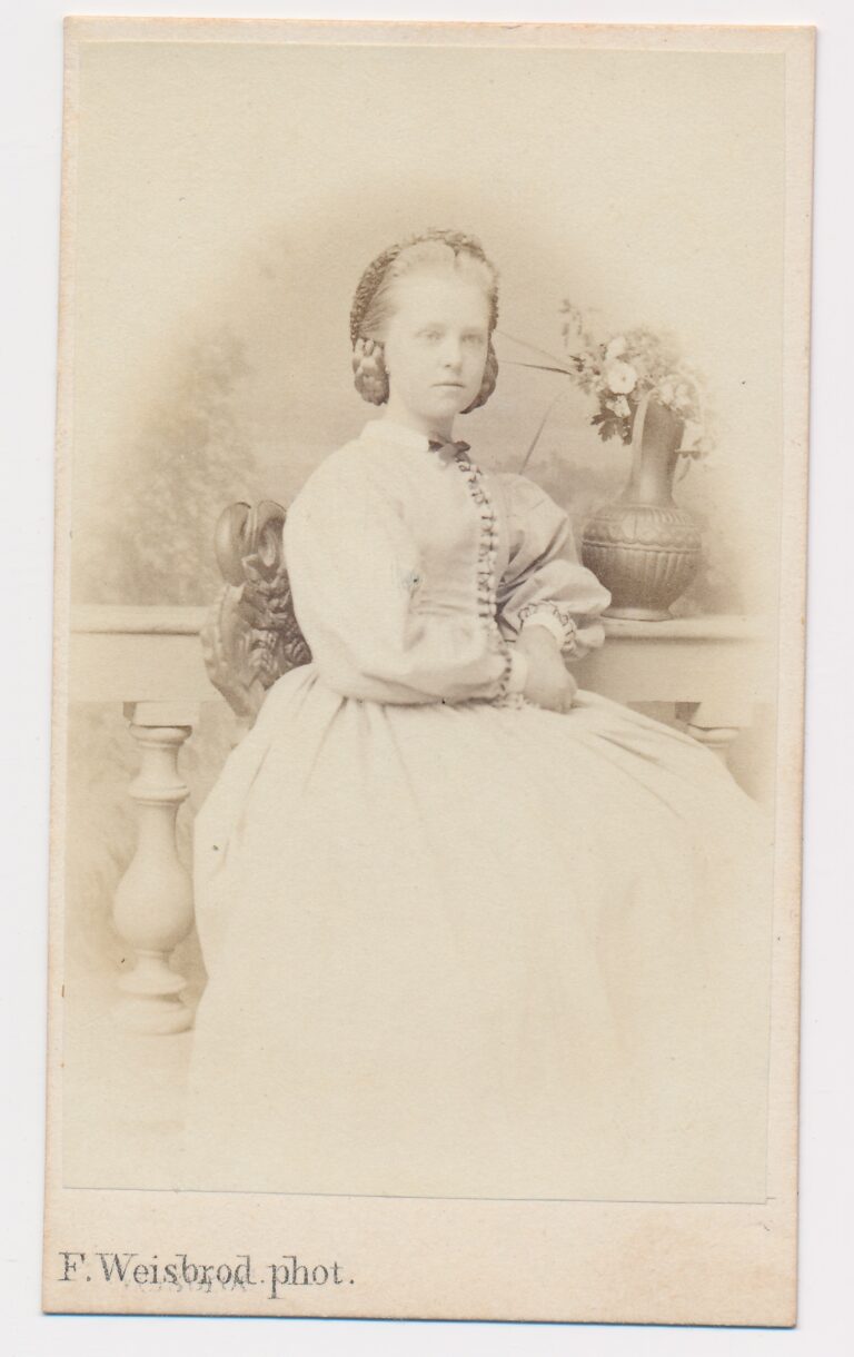 Foto van Portret 24 (naam volgt), F. Weisbrod, Phot.