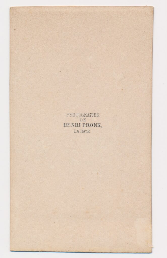 Bekijk de foto's 2 van Henri Pronk: onbekende oudere vrouw, Den Haag ca. 1865