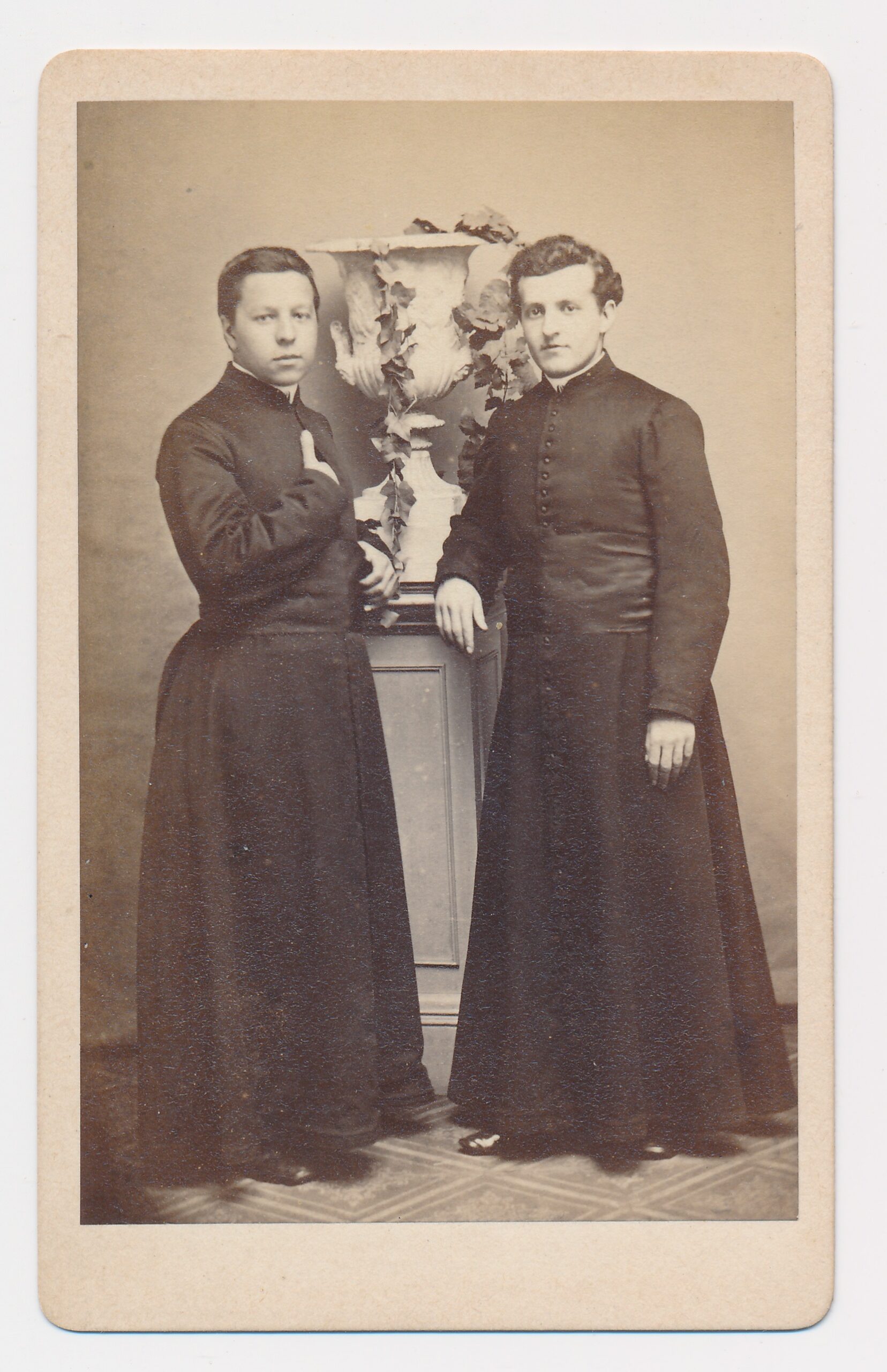 A.G. Schull: twee onbekende geestelijken, ‘s-Hertogenbosch ca. 1870