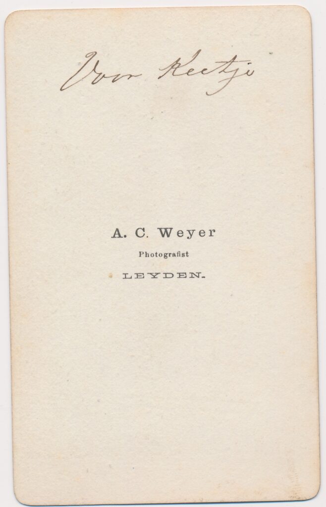 Bekijk de foto's 2 van A.C. Weyer: opdracht ‘Voor Keetje’, Leiden ca. 1878