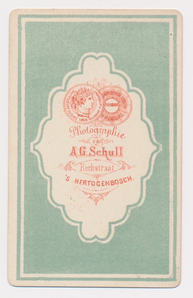 Bekijk de foto's 2 van A.G. Schull: twee onbekende geestelijken, ‘s-Hertogenbosch ca. 1870