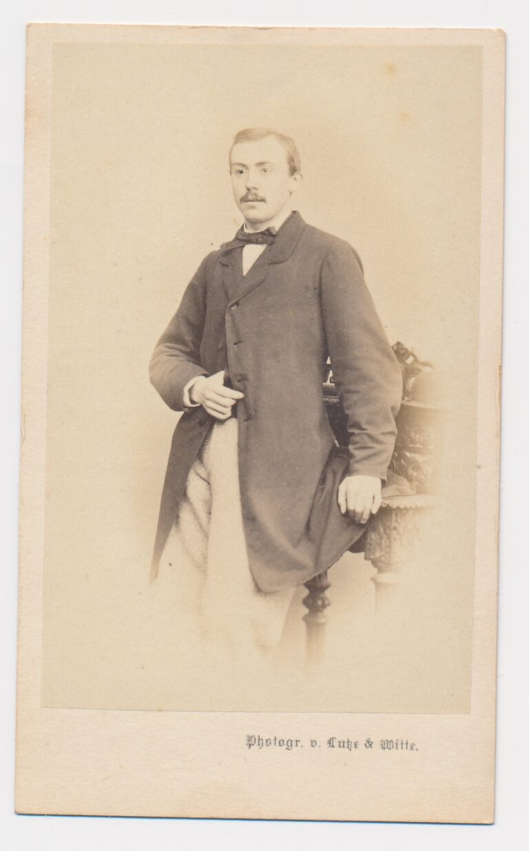 Foto van Portret 33 (naam volgt), Photogr. v. Lutz & Witte