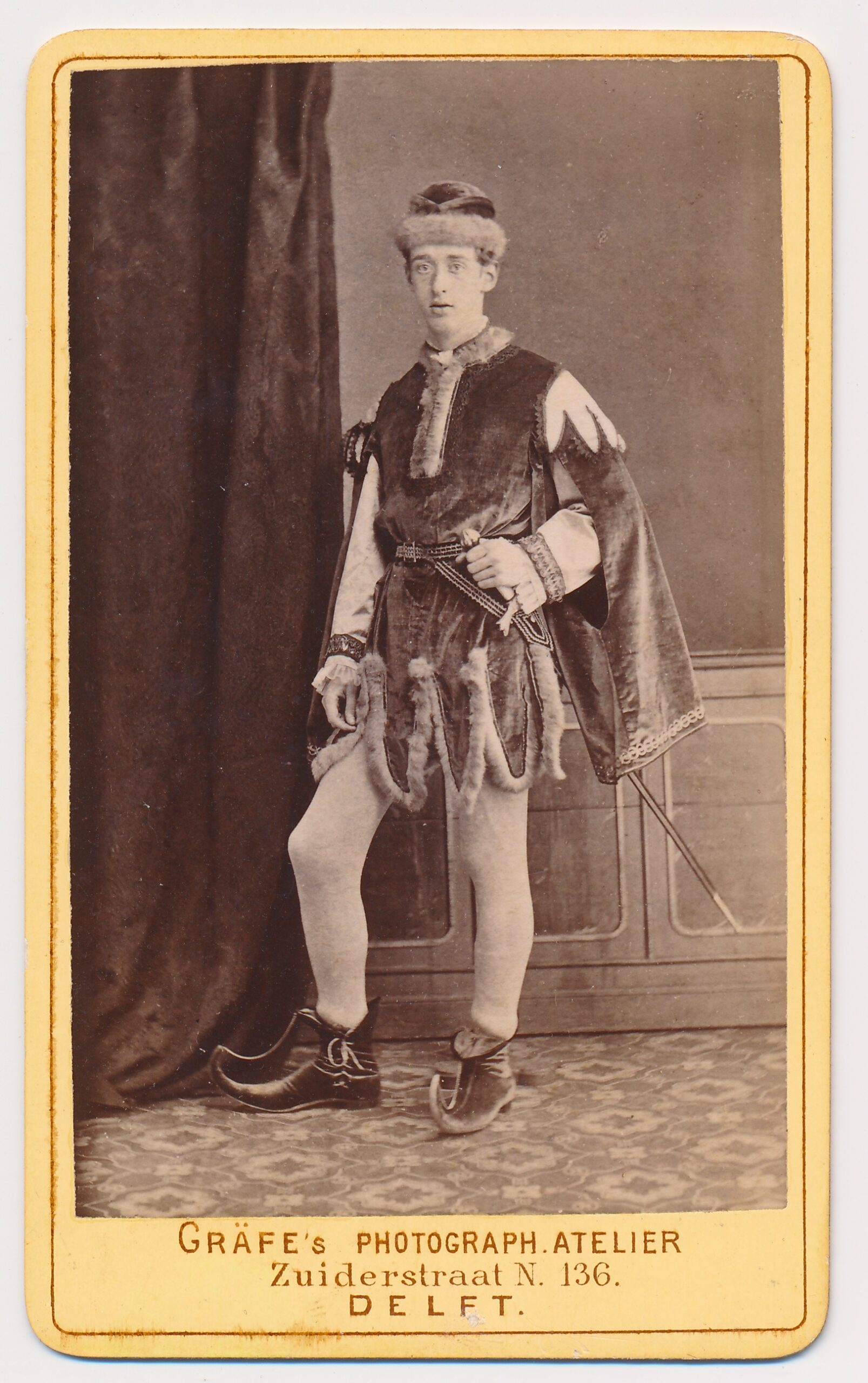 Gräfe: Burger in kostuum, Delft ca. 1885