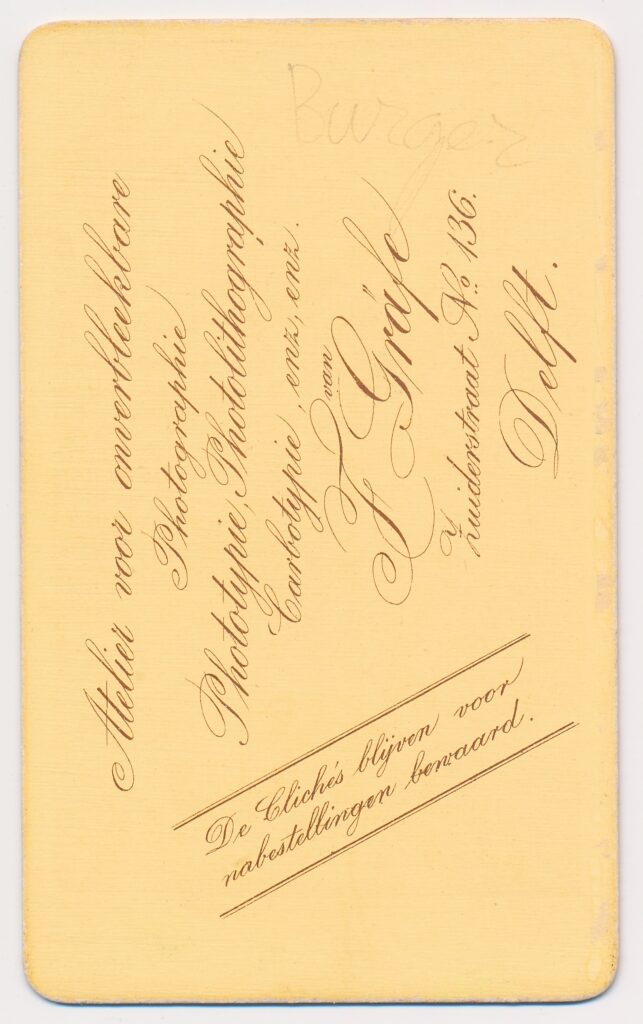 Bekijk de foto's 2 van Gräfe: Burger in kostuum, Delft ca. 1885