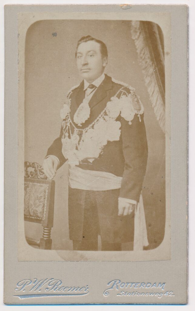 Bekijk de foto's 1 van P.W. Roemer: onbekende vrijmetselaar, Rotterdam ca. 1890
