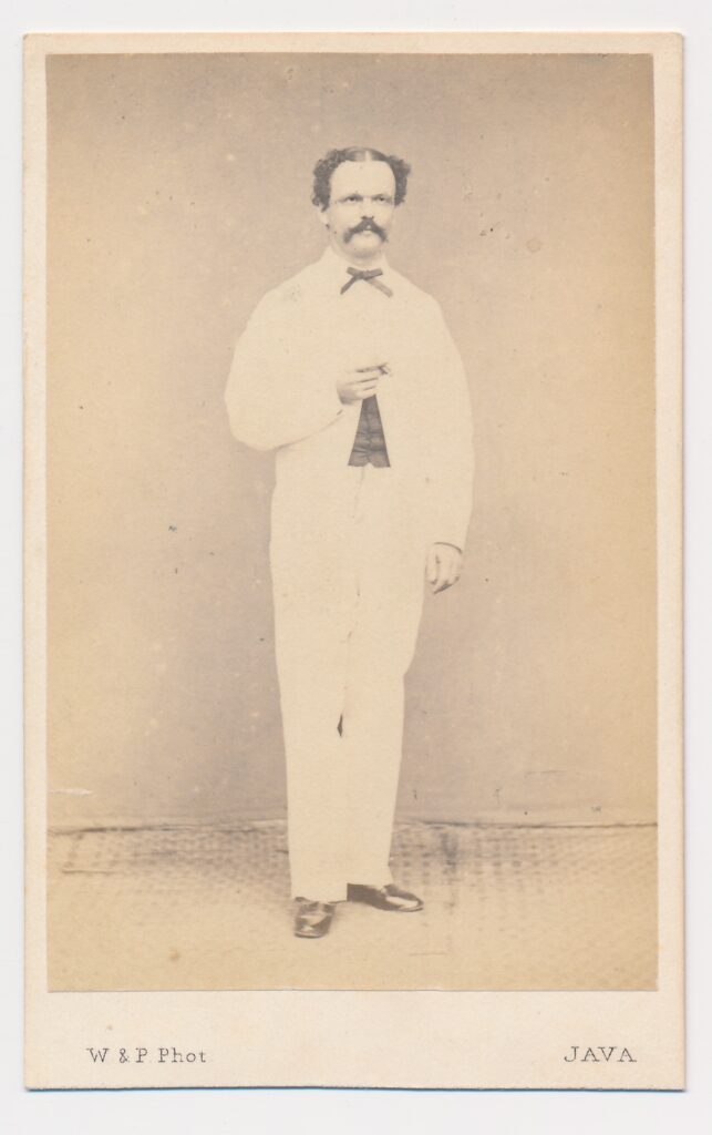 Bekijk de foto's 1 van Woodbury & Page: onbekende man, Sindanglaya 1866
