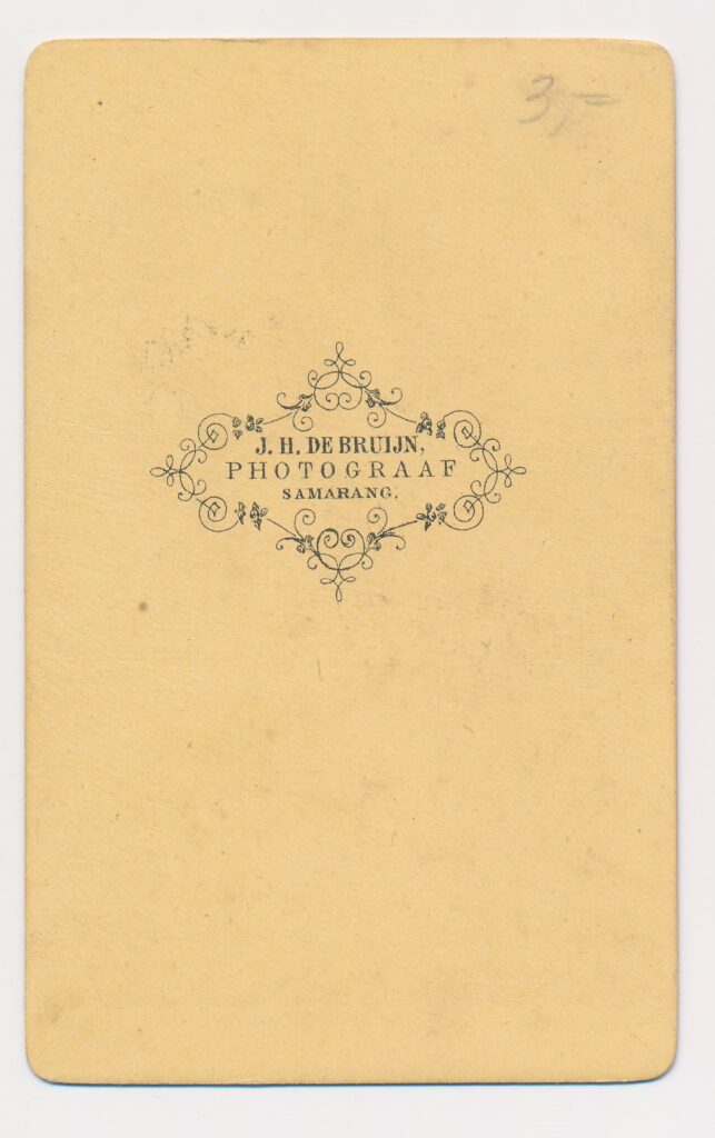 Bekijk de foto's 2 van J.H. de Bruijn: onbekende man, Samarang ca. 1885