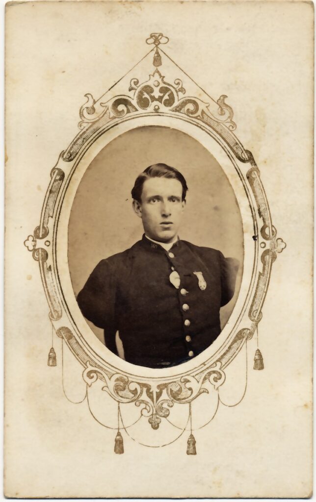 Bekijk de foto's 1 van Onbekend: Alfred A. Stratton, ca. 1865